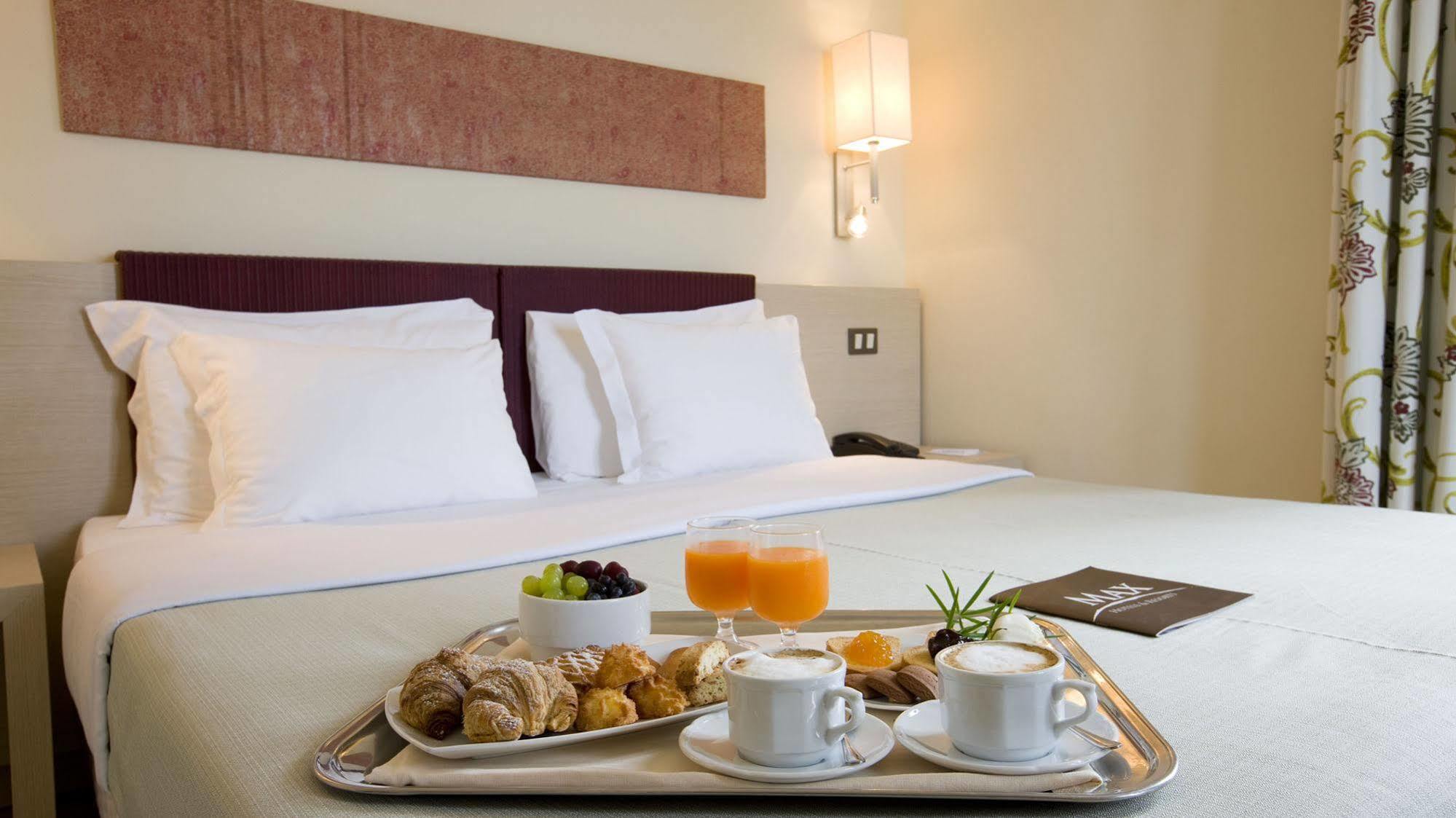 Max Hotel Livorno Esterno foto
